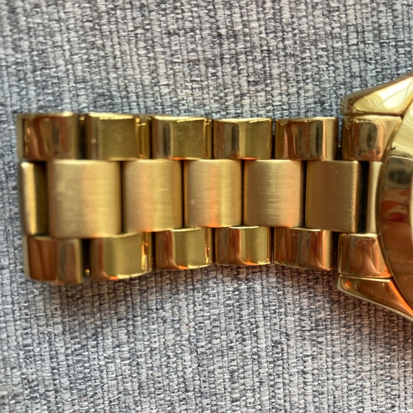 Gold Michael Kors watch - Picture 11 of 12